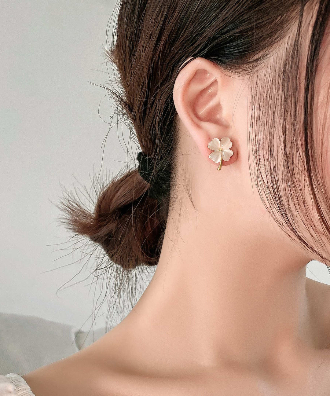 2025 New Gold Copper Alloy Clover Cat's Eye Stone Stud Earrings