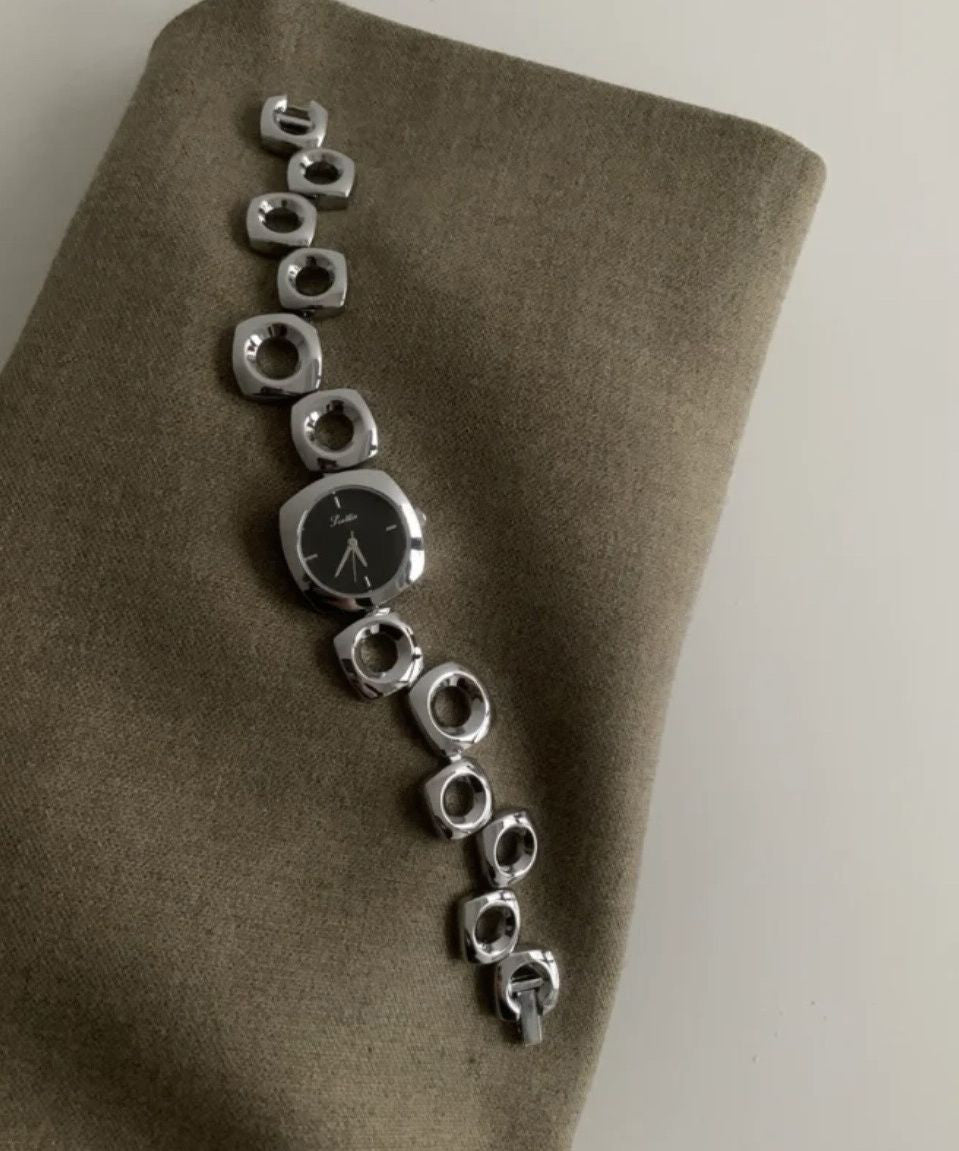 Boutique Silk Overgild Asymmetrical Hollow Out Watches