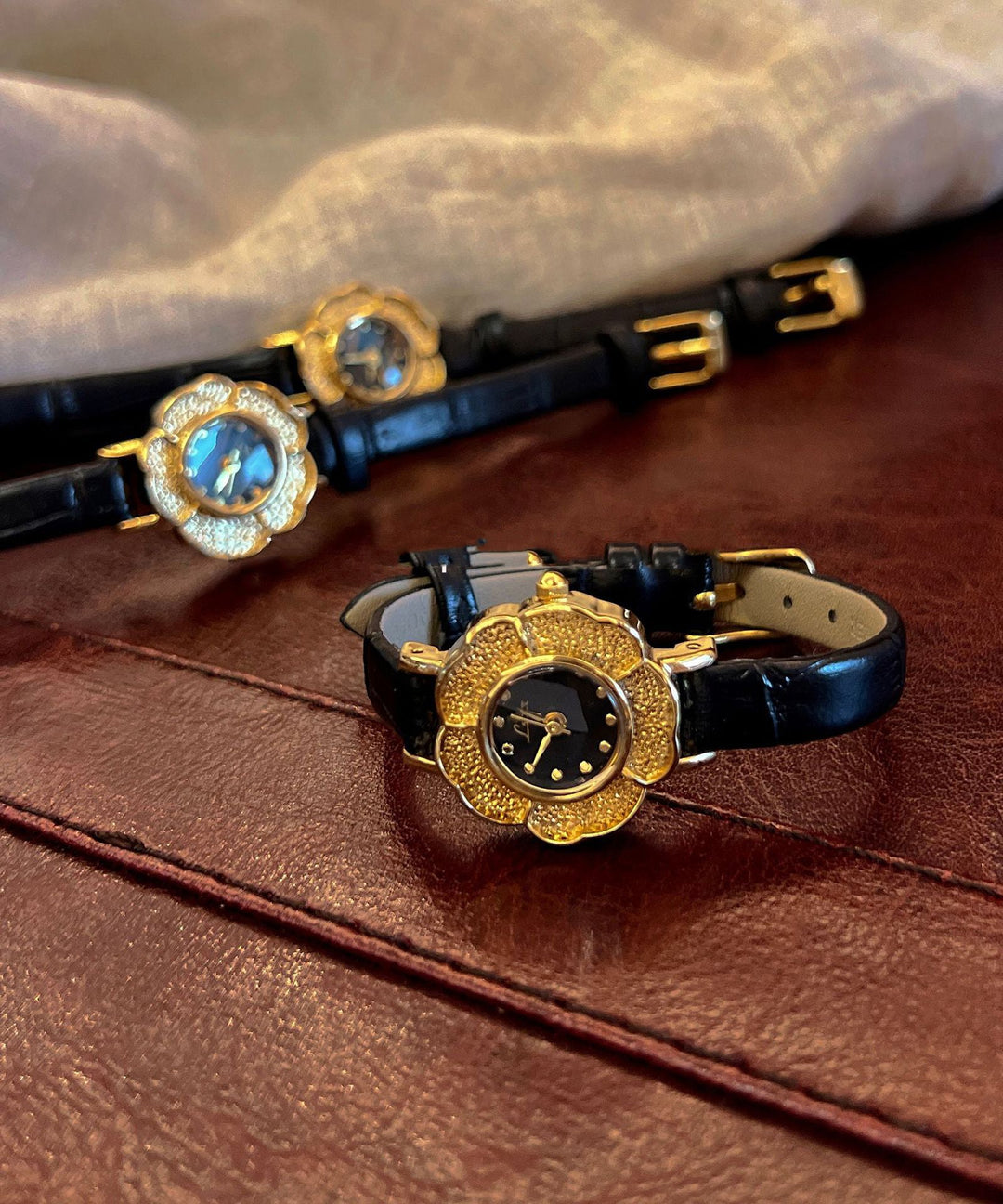 Fine Black Leather Alloy Organic Glass Quartz Movement Watches