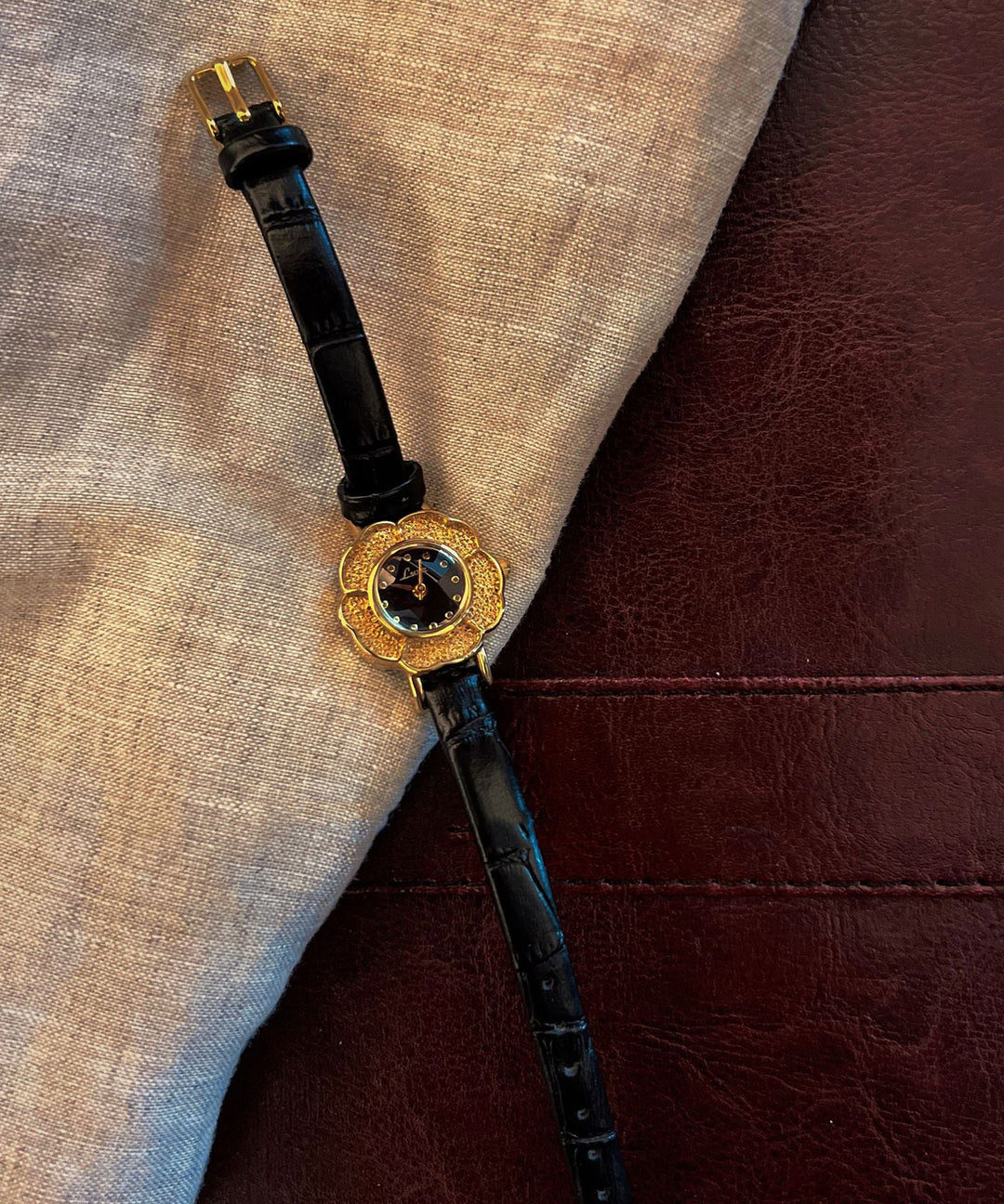 Fine Black Leather Alloy Organic Glass Quartz Movement Watches