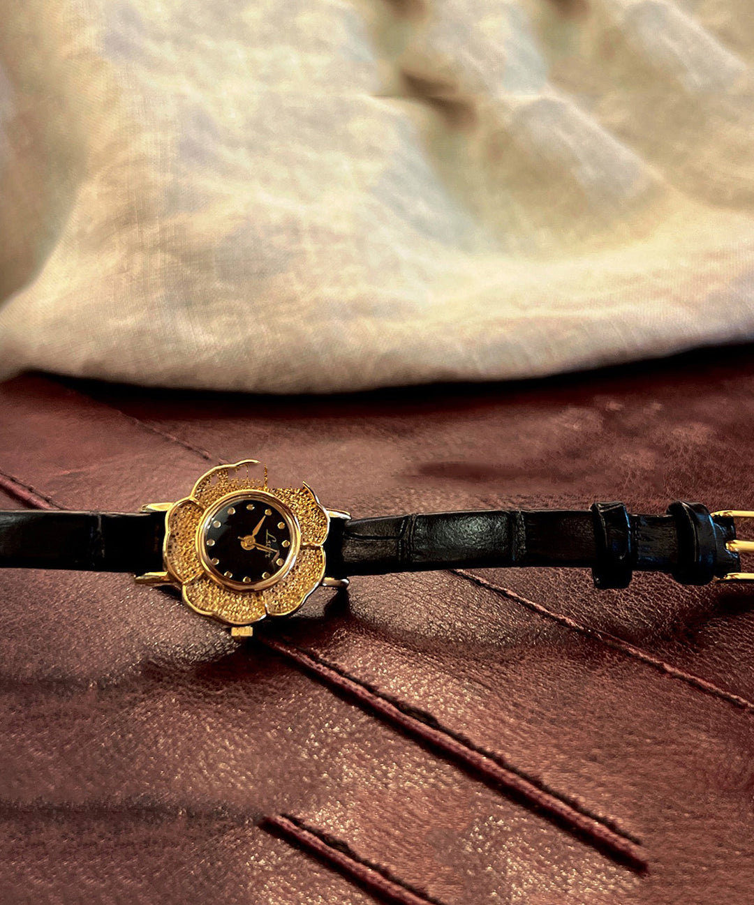 Fine Black Leather Alloy Organic Glass Quartz Movement Watches