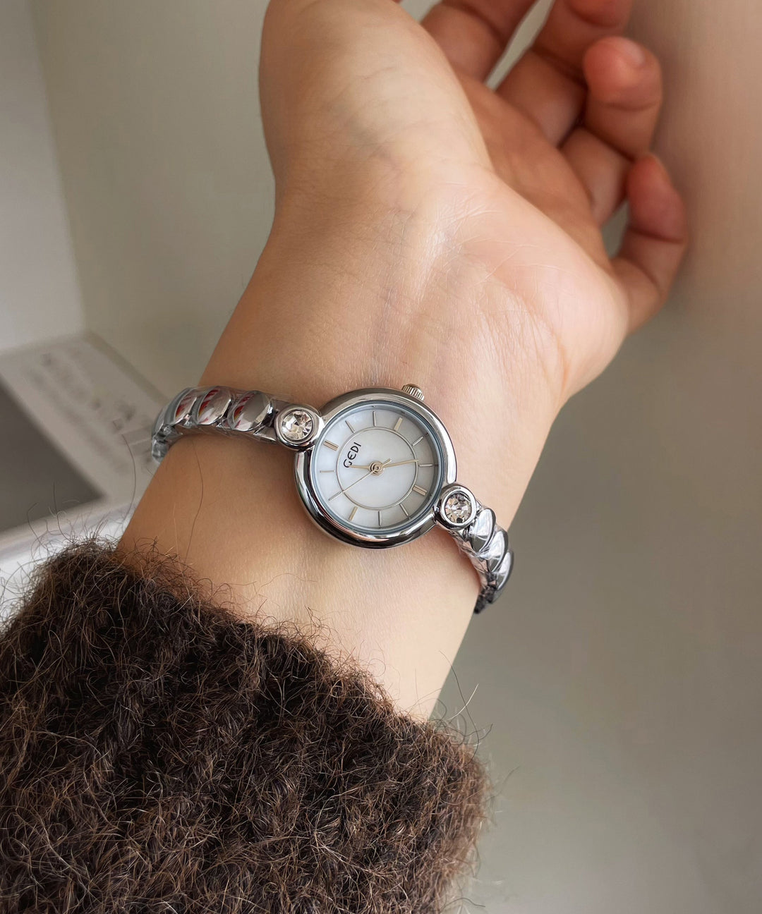 Fine Silk Alloy Quartz Movement Chain Watches