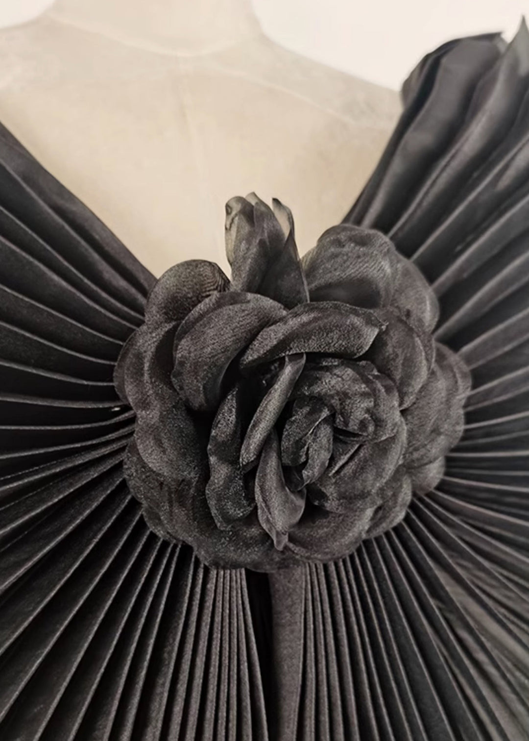 Floral Black V Neck Wrinkled Tulle Long Dress Sleeveless