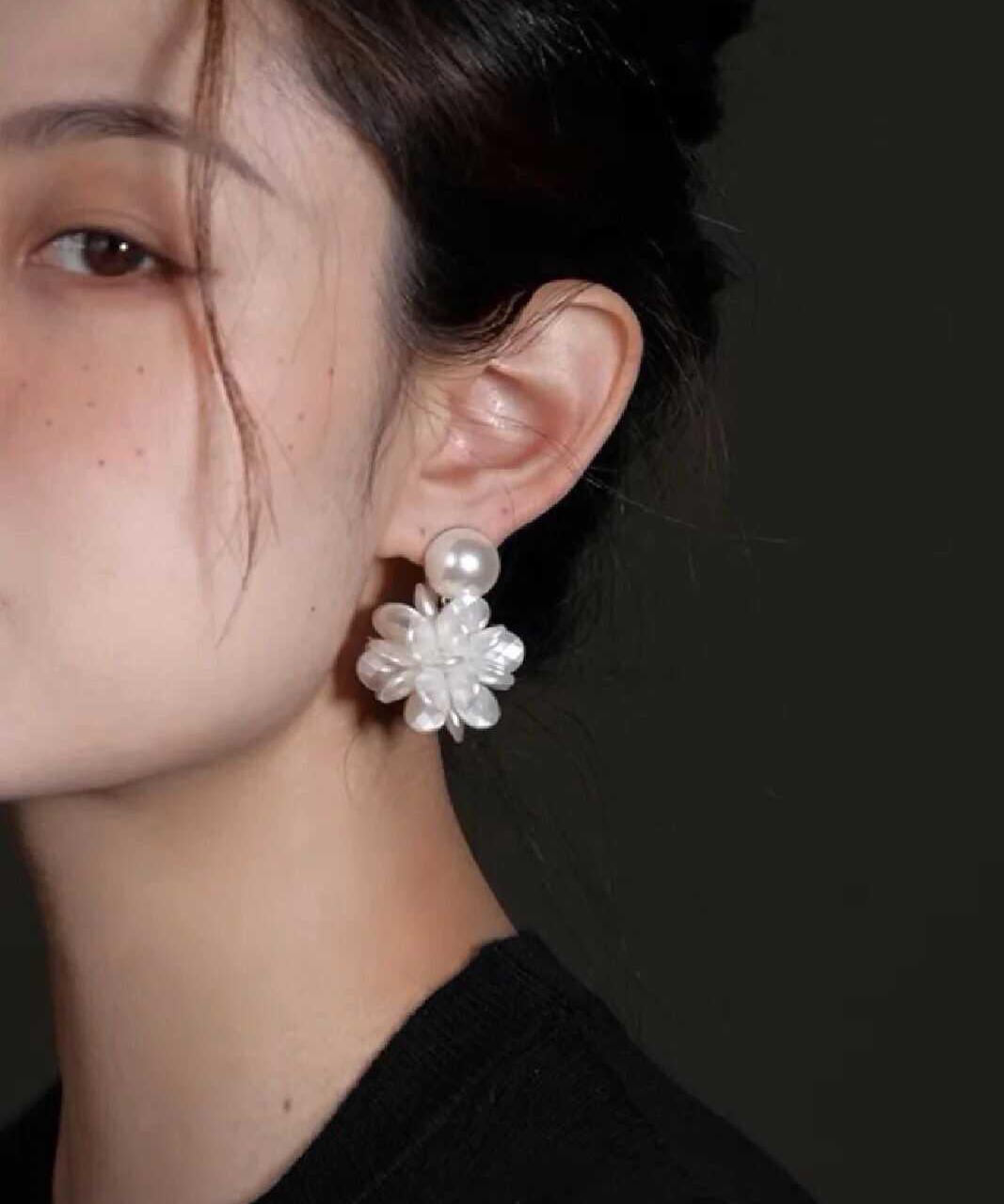 French White Sterling Silver Pearl Resin Floral Stud Earrings