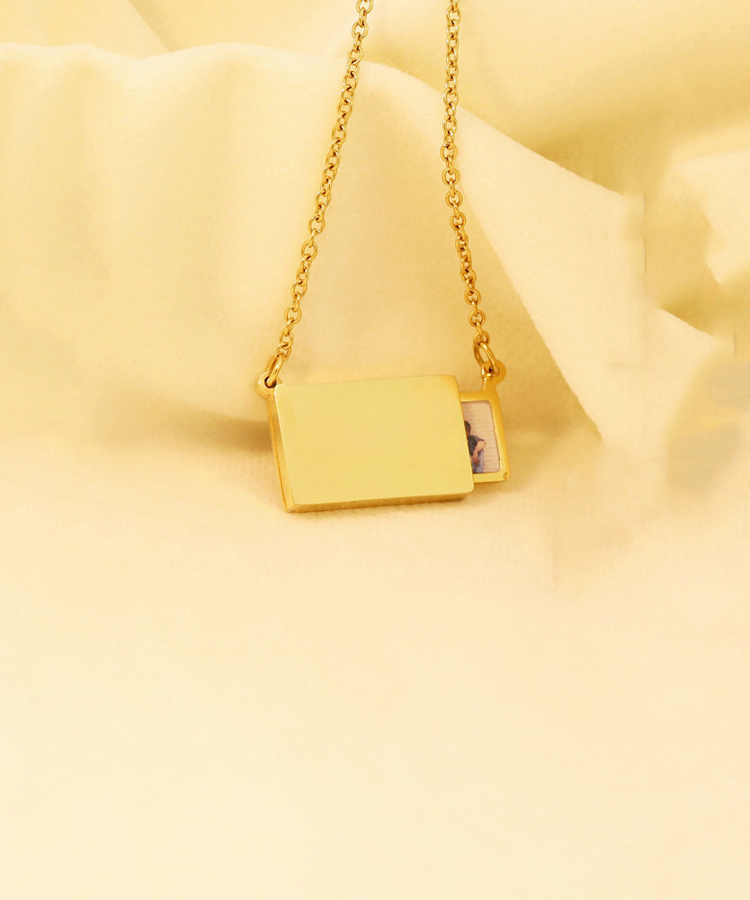 Novelty Gold Stainless Steel Graphic Pulling Type Pendant Necklace