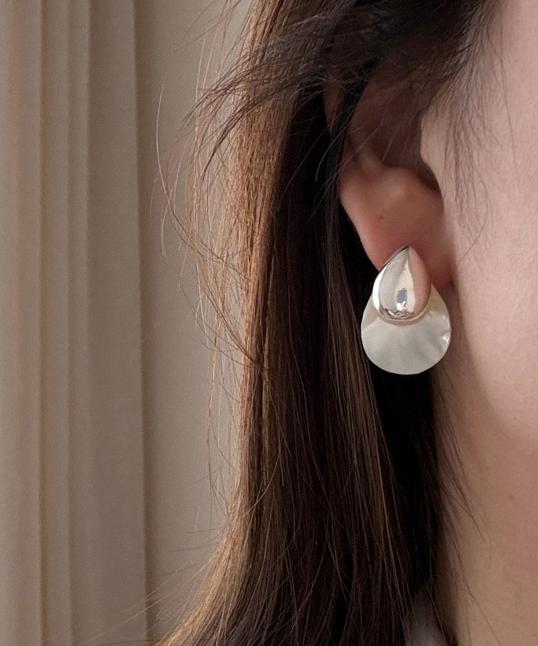 Simple Silk Sterling Silver Shell Water Droplet Stud Earrings