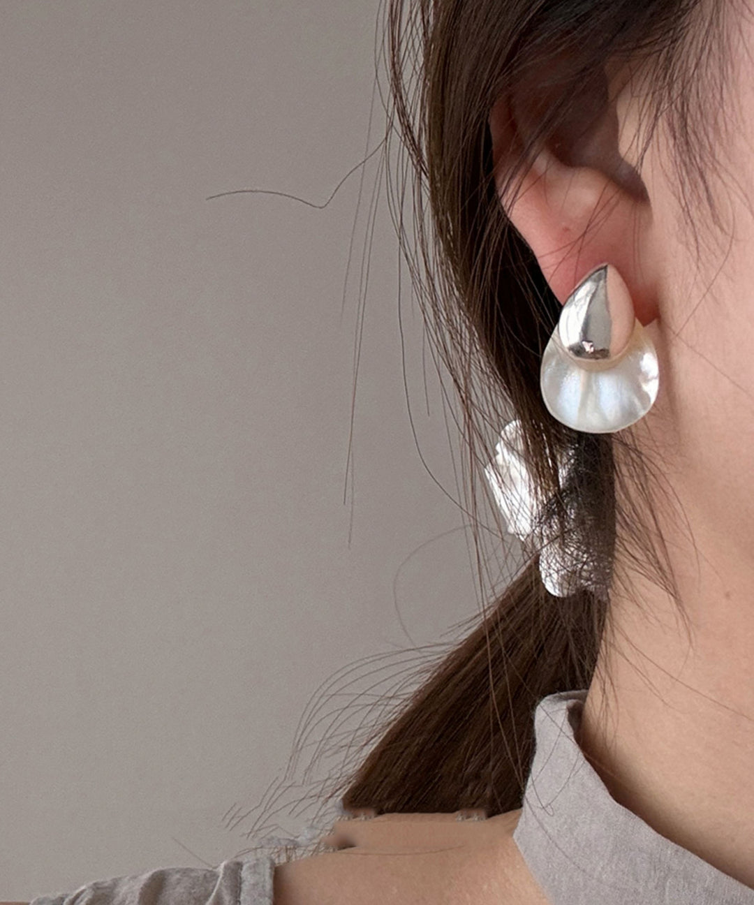 Simple Silk Sterling Silver Shell Water Droplet Stud Earrings