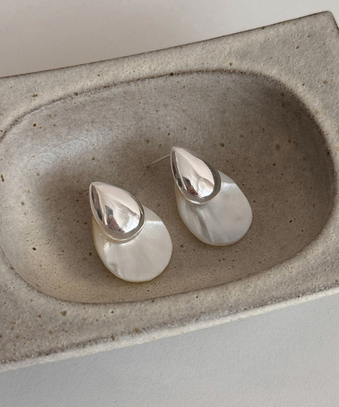 Simple Silk Sterling Silver Shell Water Droplet Stud Earrings