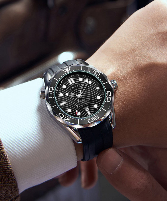 Stylish Black Metal Quartz Movement Silicone Men Watches