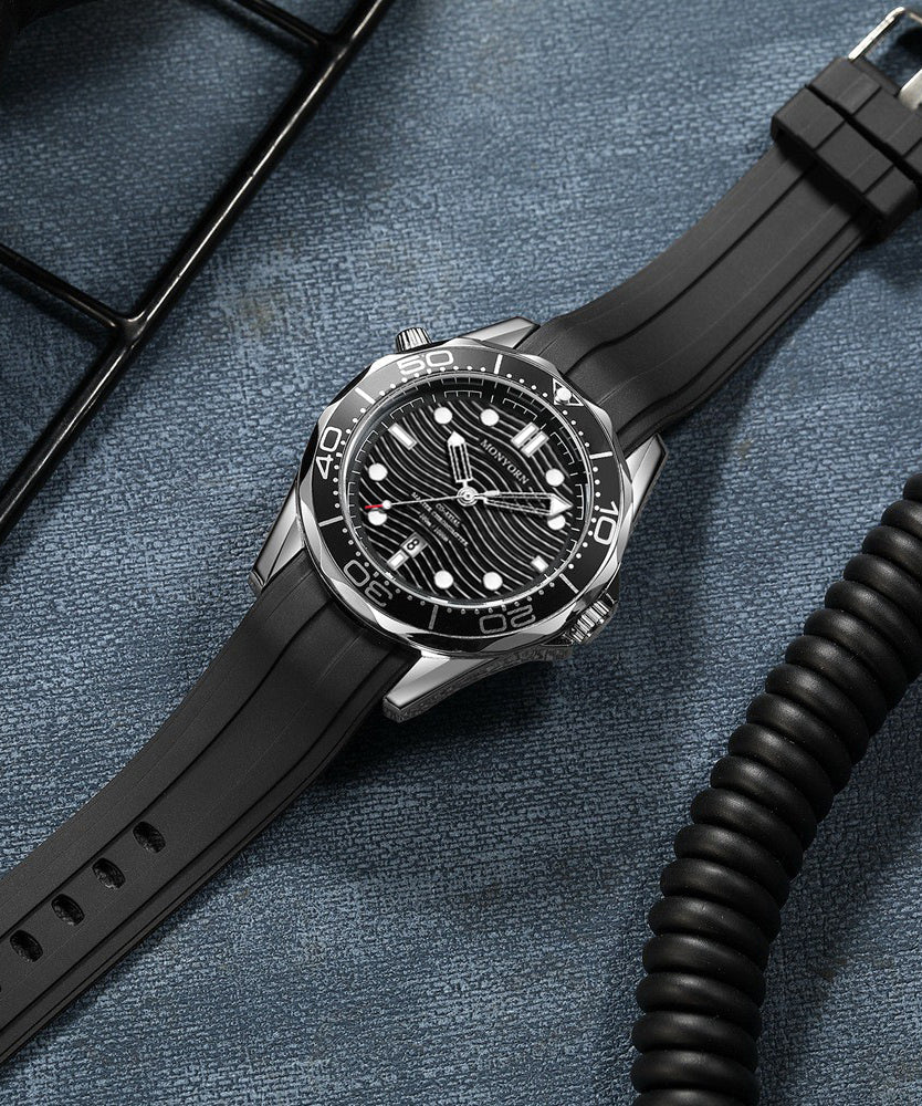 Stylish Black Metal Quartz Movement Silicone Men Watches