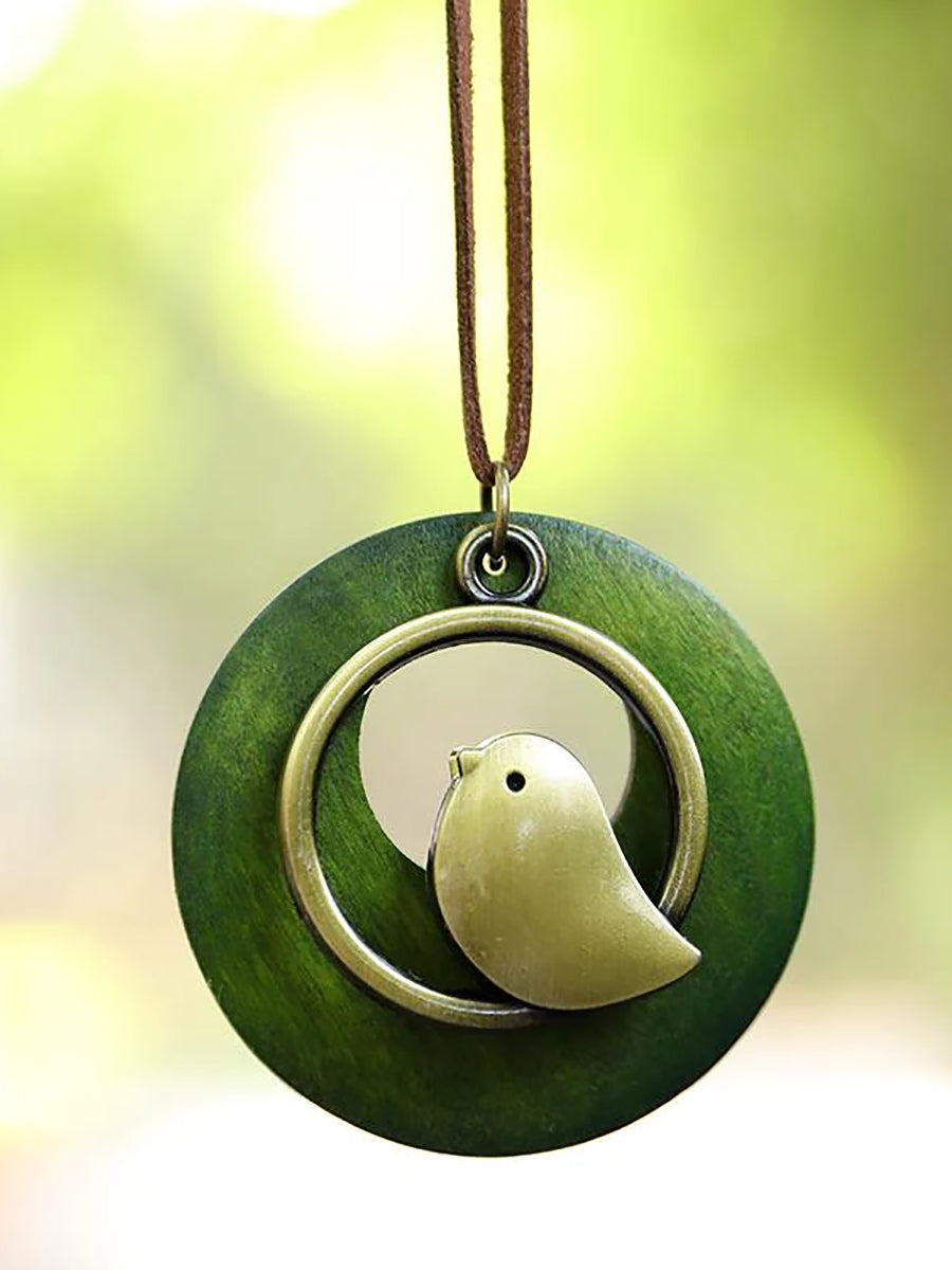Cute Metal Bird-Shaped Circular Wooden Pendant Necklace
