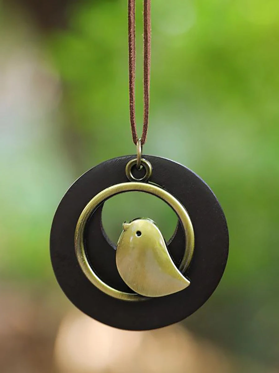 Cute Metal Bird-Shaped Circular Wooden Pendant Necklace