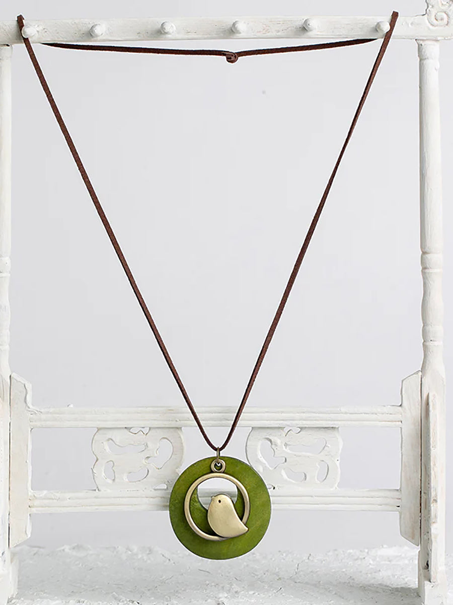 Cute Metal Bird-Shaped Circular Wooden Pendant Necklace