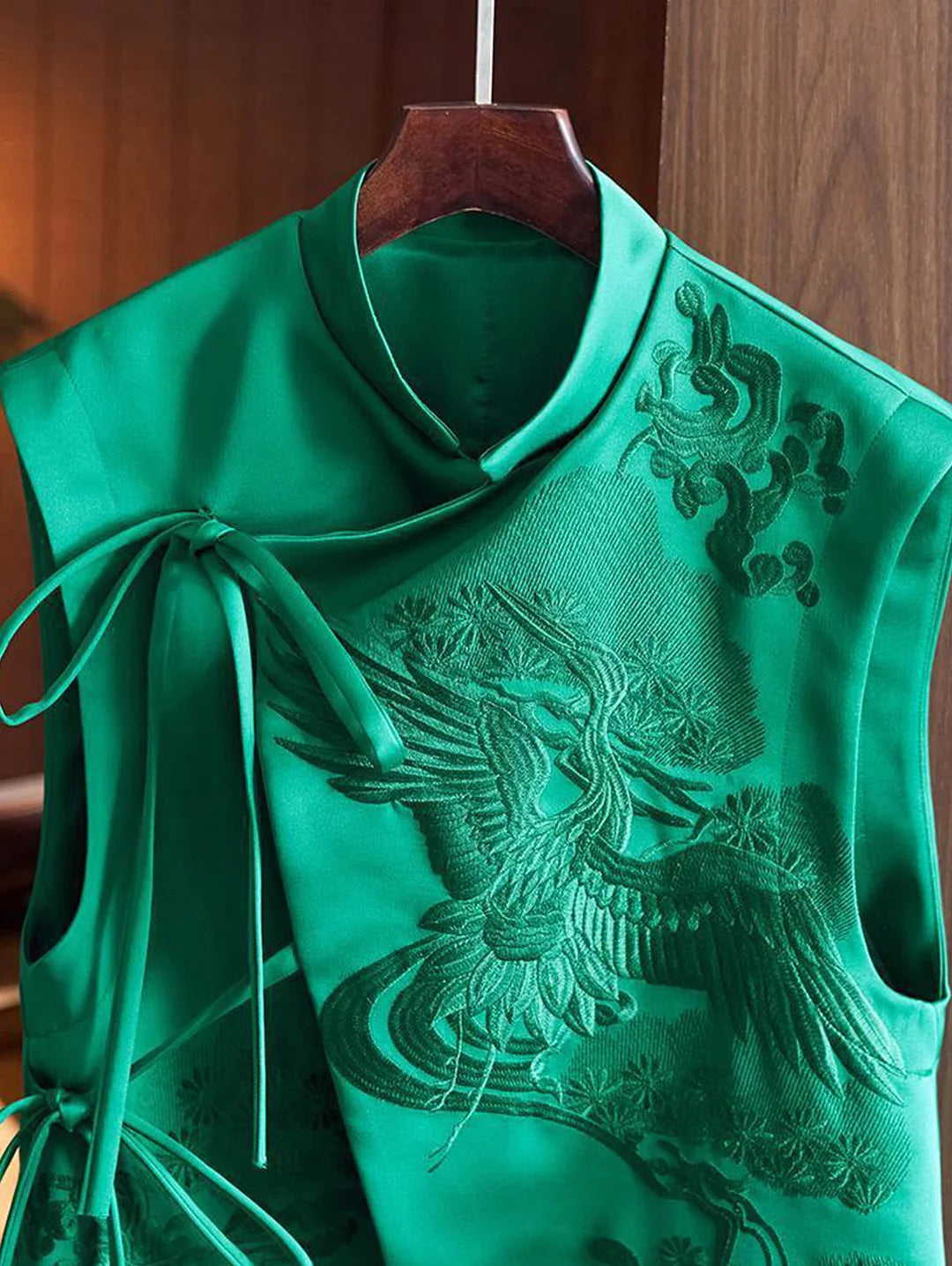Elegant Plain Tie Front Mock Neck Embroidery Waistcoat