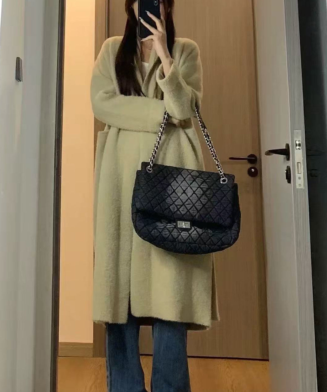 Art Gradient Black Plaid Large Capacity Fine Cotton Filled Flap Bag