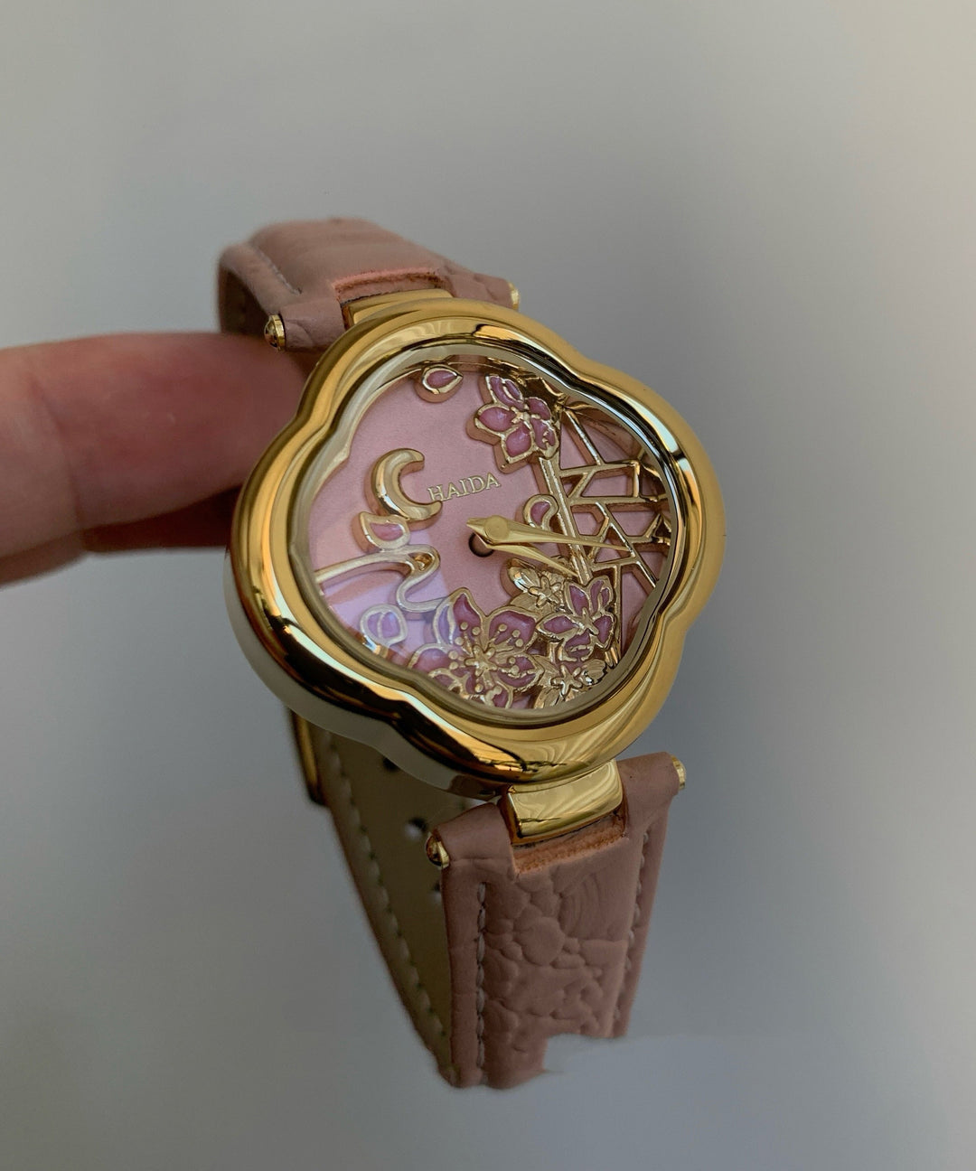 Art Pink Metal Cowhide Quartz Movement Watches