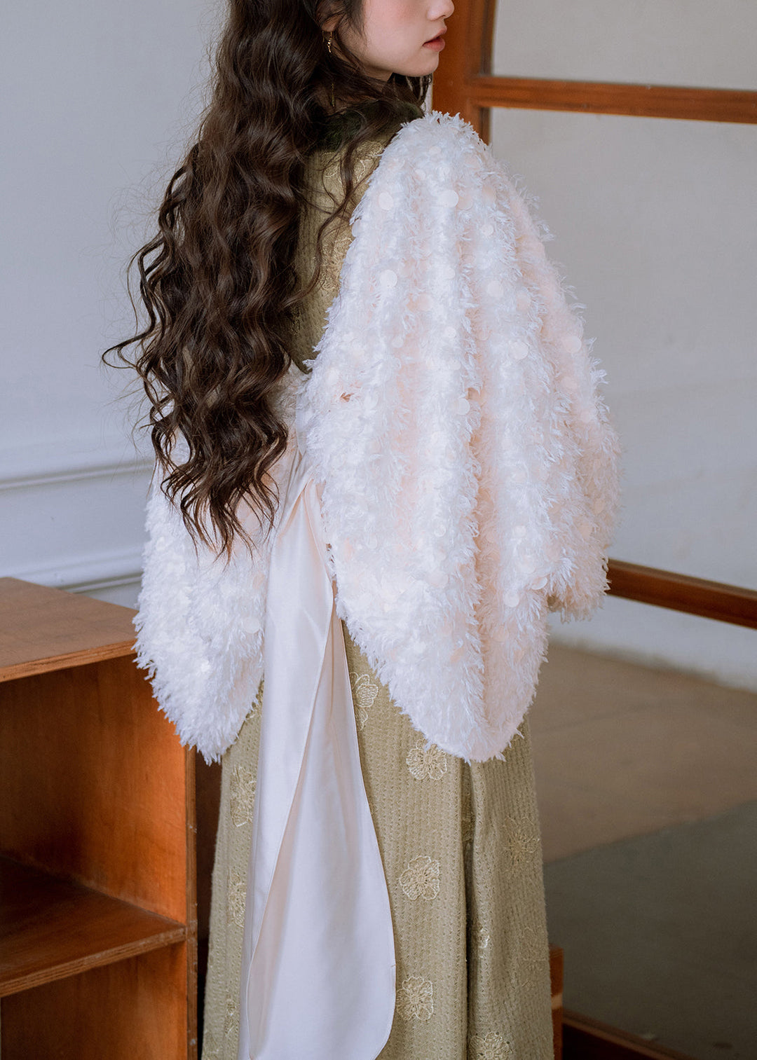 Art White Bow Sequins Teddy Faux Fur Cape Coats Batwing Sleeve