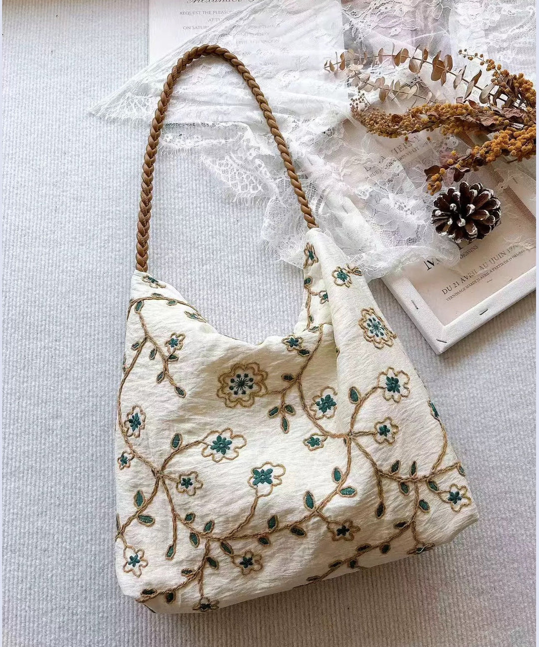 Art White Embroidered Cotton Shoulder Bags
