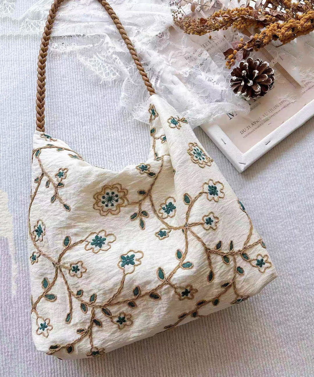 Art White Embroidered Cotton Shoulder Bags
