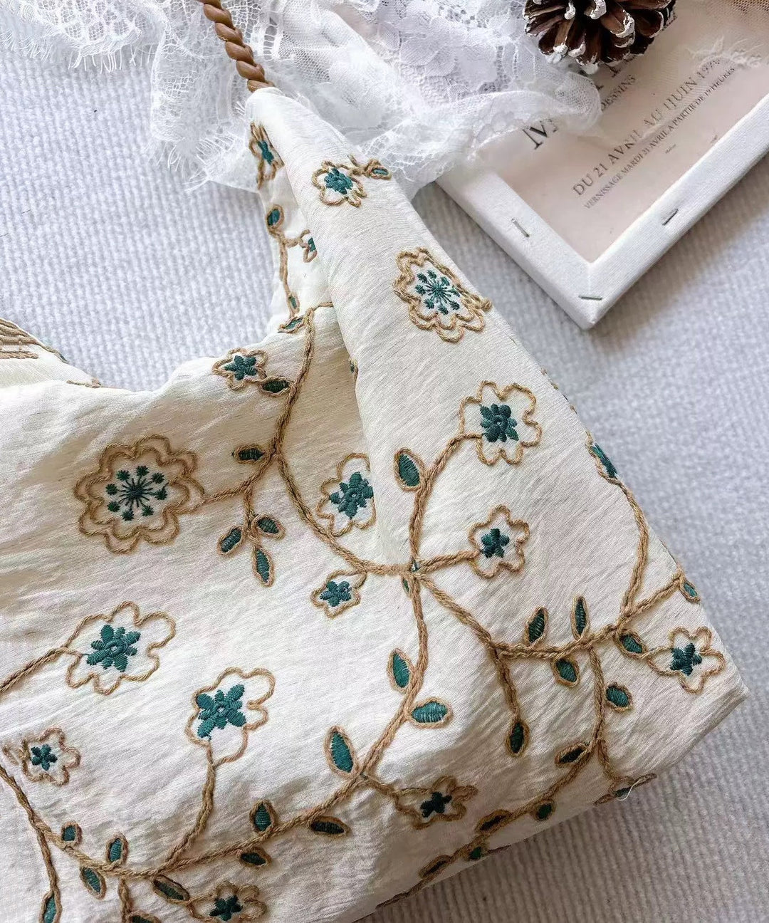 Art White Embroidered Cotton Shoulder Bags