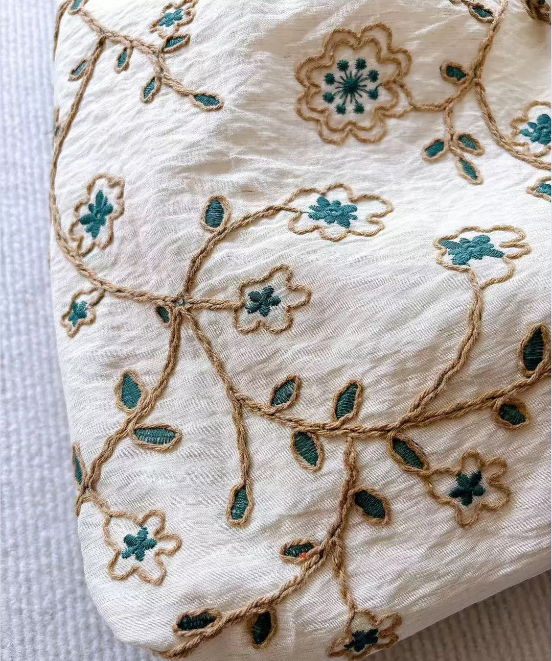 Art White Embroidered Cotton Shoulder Bags