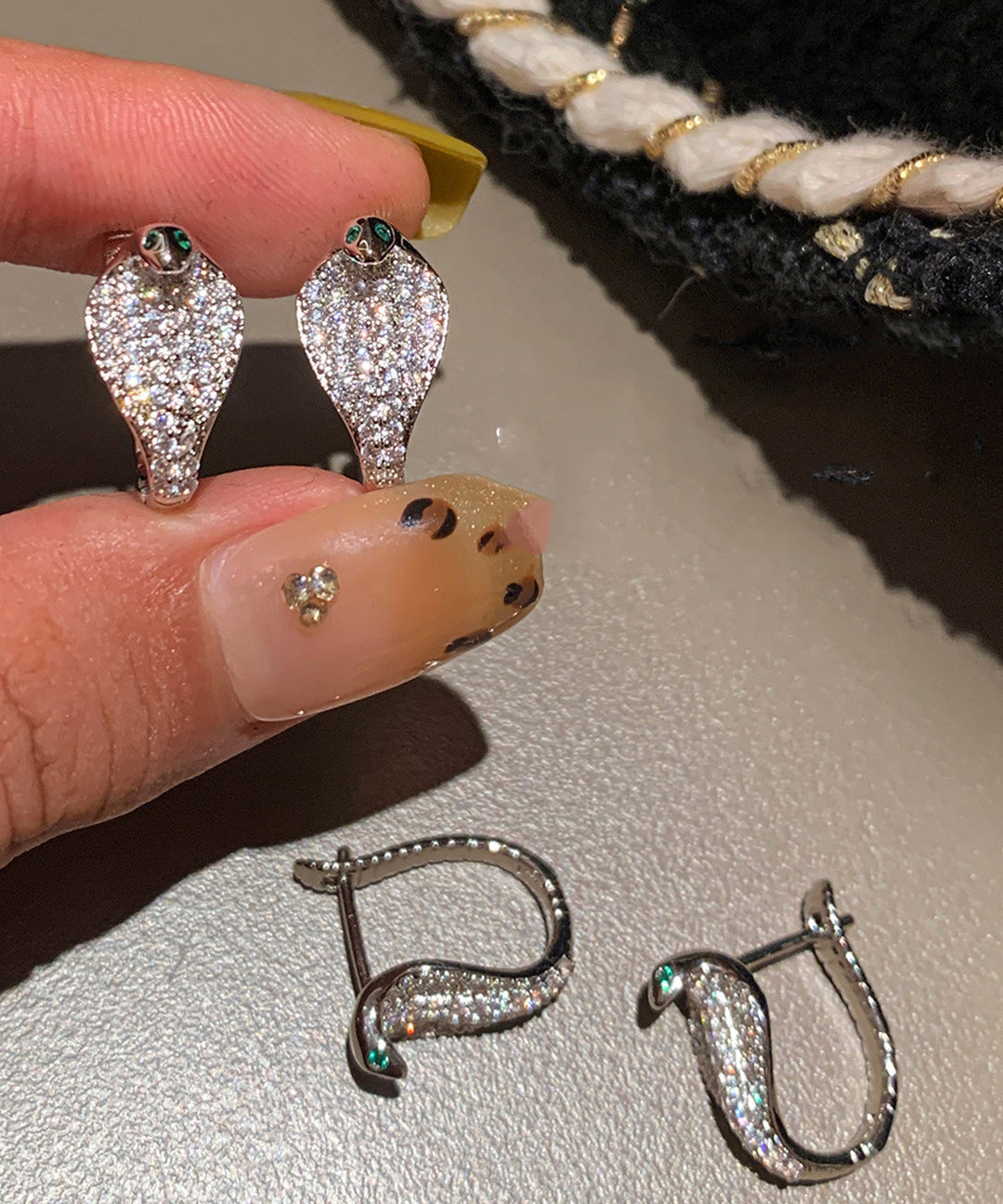 Beautiful Silvery Zircon Sparkling Stud Earrings - Omychic