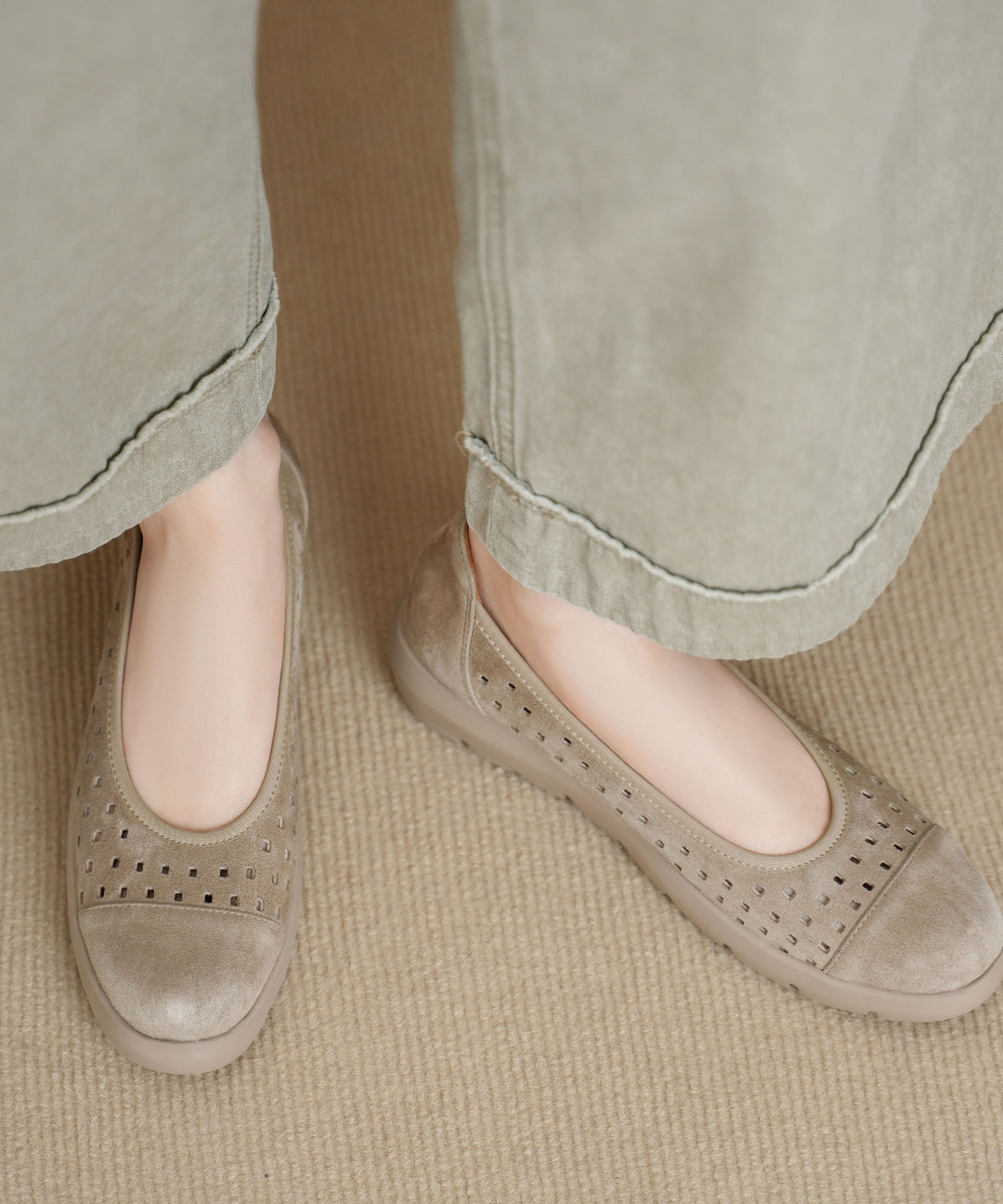 Beige Flat Shoes For Women Sheepskin Retro Hollow Out Flat Shoes
