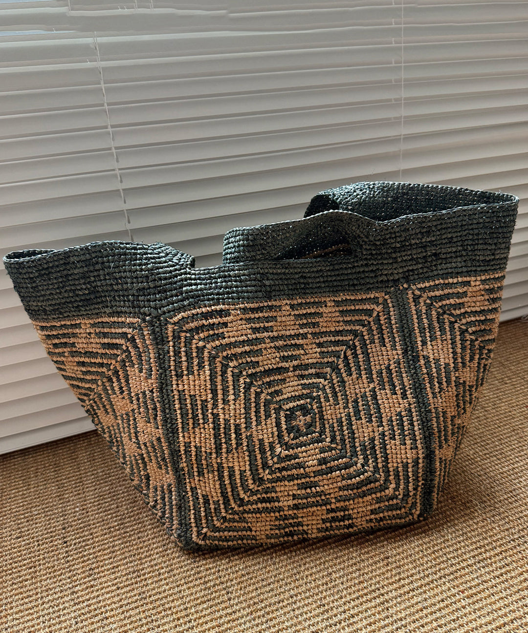 Black Striped Woven Casual Versatile Shoulder Bag