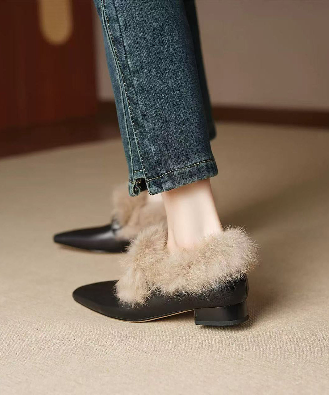 Black Women Cowhide Leather Comfy Splicing Flats Fuzzy Wool Lined