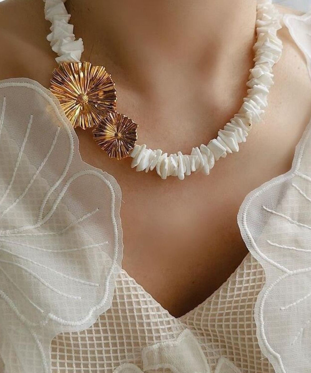 Boho White Alloy Asymmetrical Shell Wrinkled Gratuated Bead Necklace