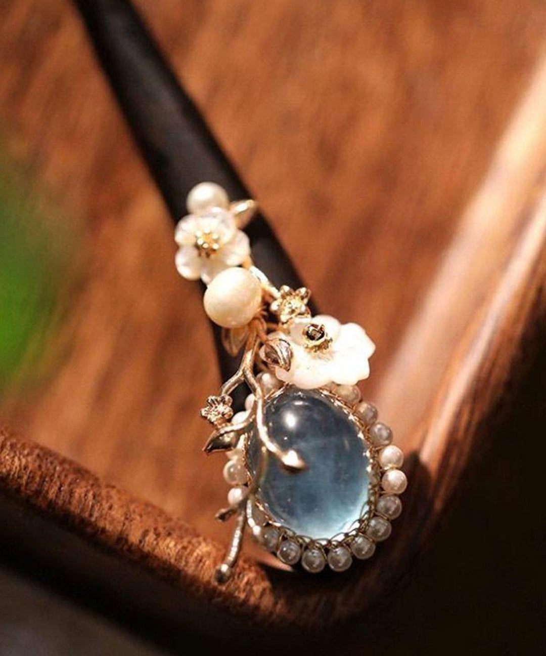 Boutique Blue Wooden Pearl Floral Crystal Hairpin