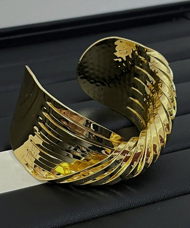 Boutique Gold Copper Alloy Asymmetrical Drop Earrings - Omychic