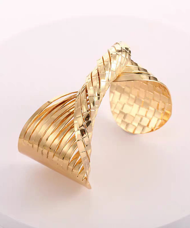 Boutique Gold Copper Alloy Asymmetrical Drop Earrings - Omychic