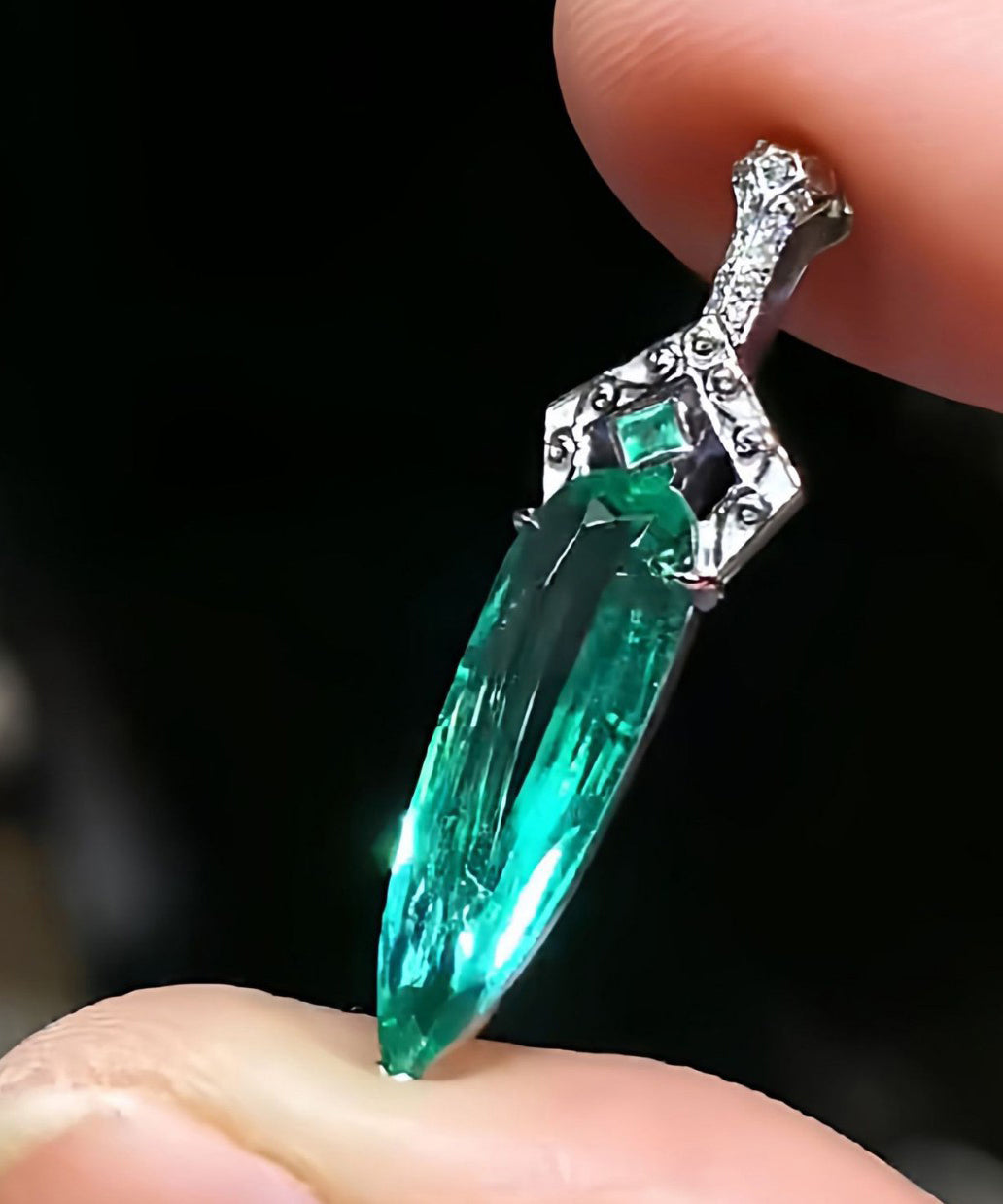 Boutique Green Alloy Zircon Emerald Sword Hairpin