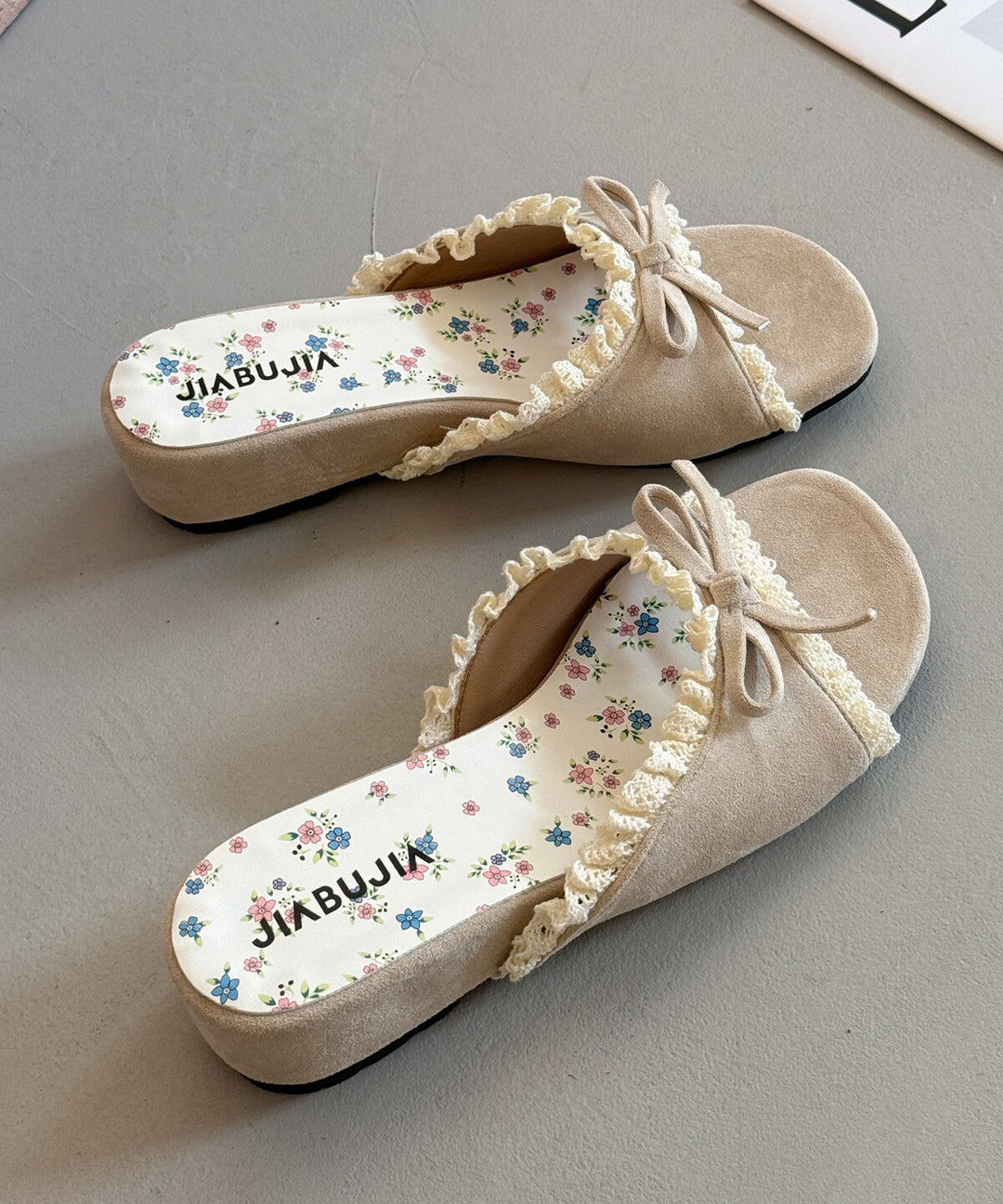 Casual Beige Splicing Lace Wedge Thong Sandals