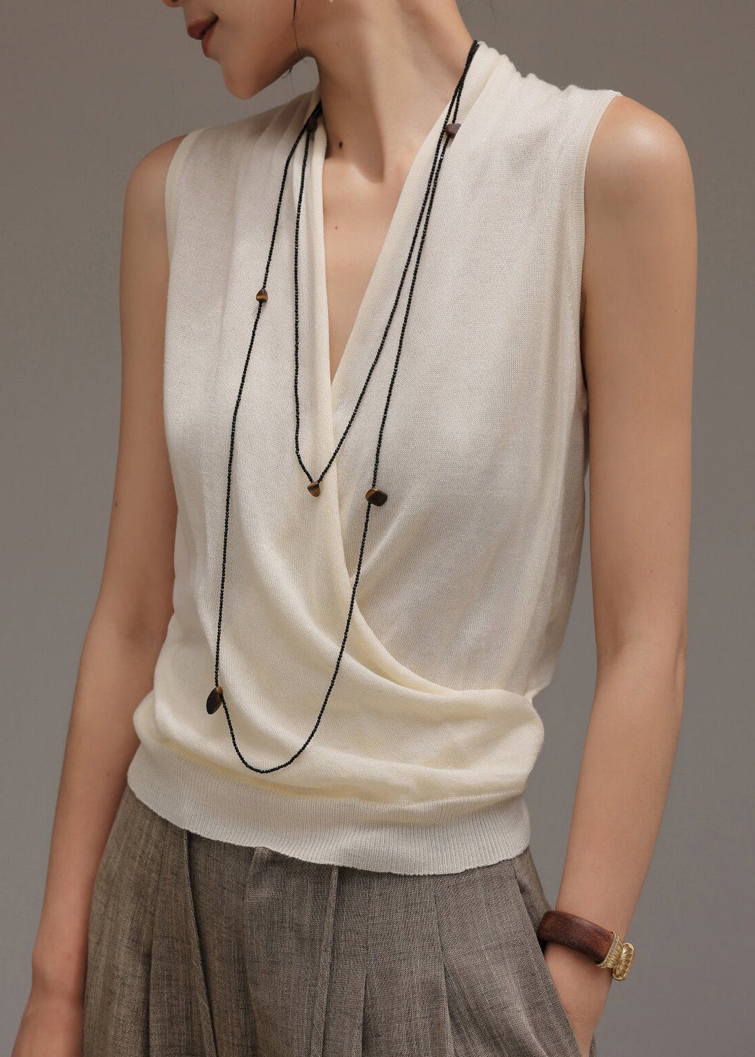 Casual White V Neck Knit Shirts Sleeveless