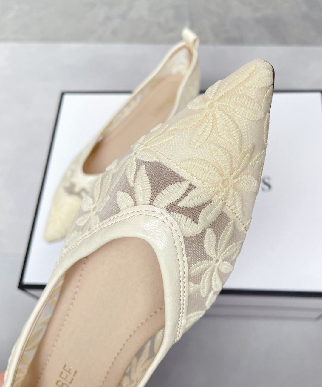 Chic Embroidered Flat Feet Shoes Apricot Breathable Mesh Pointed Toe