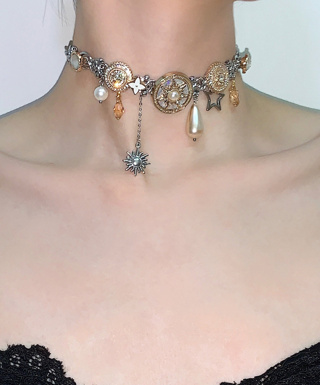 Chic Gold Button Pearl Titanium Steel Choker