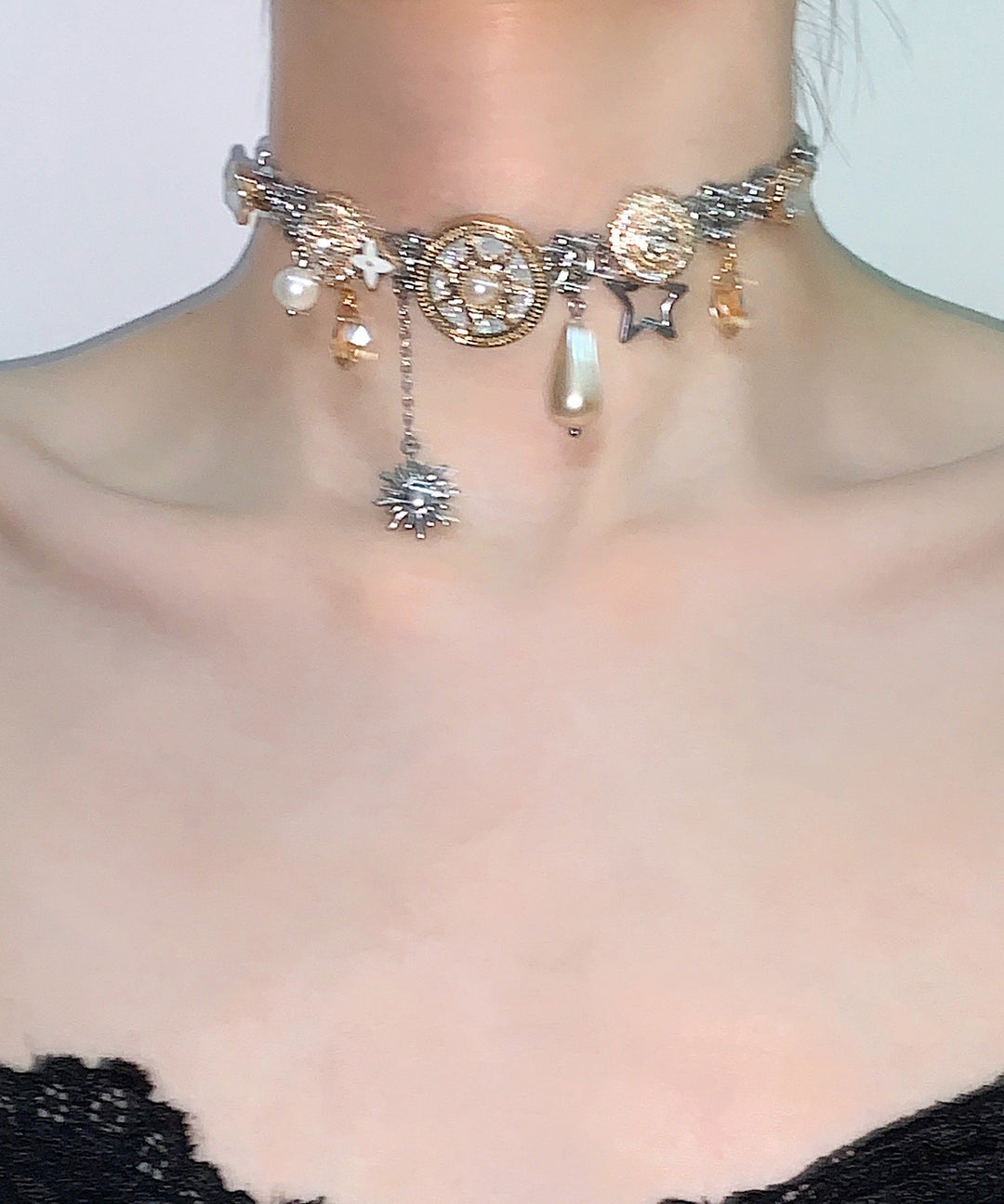 Chic Gold Button Pearl Titanium Steel Choker