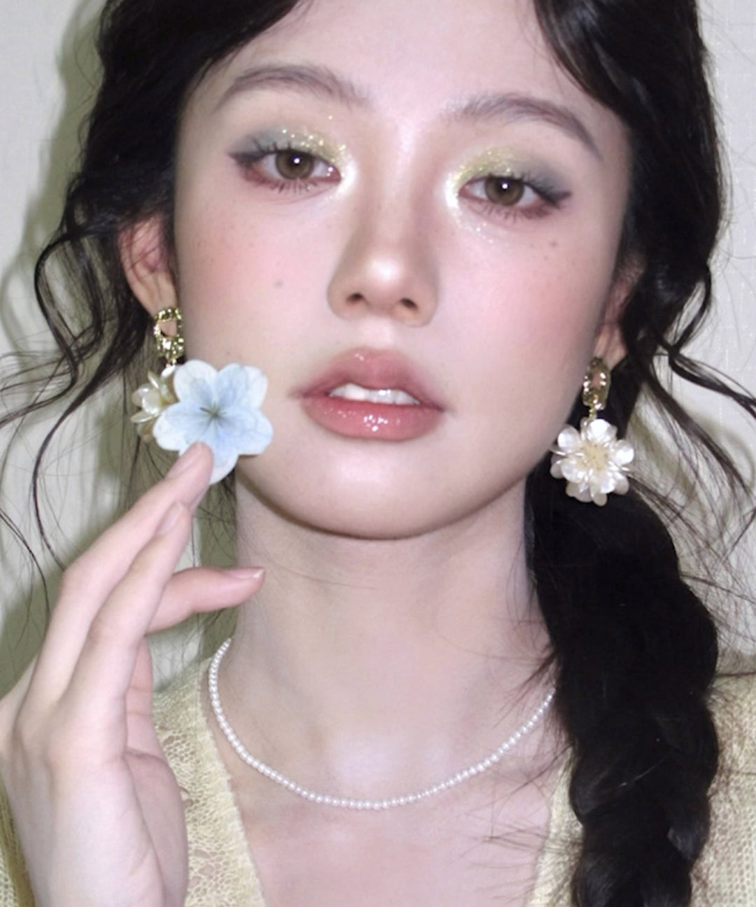 Chic Gold Copper Alloy Resin Floral Drop Earrings