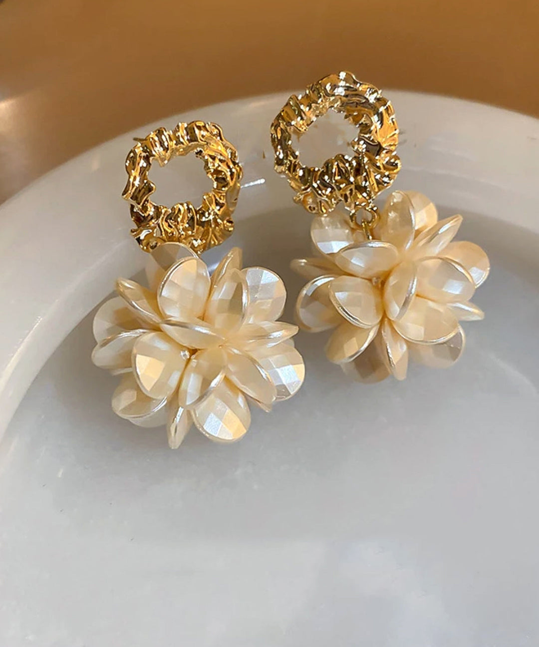 Chic Gold Copper Alloy Resin Floral Drop Earrings
