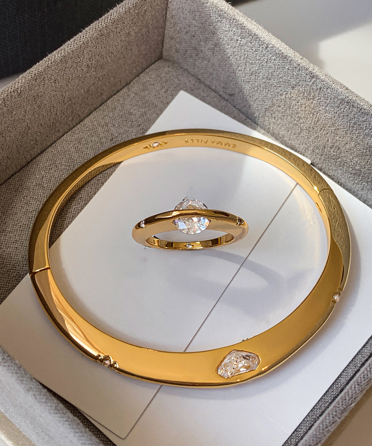 Chic Golden Zircon Rotatable Tungsten Steel Bangle - Omychic