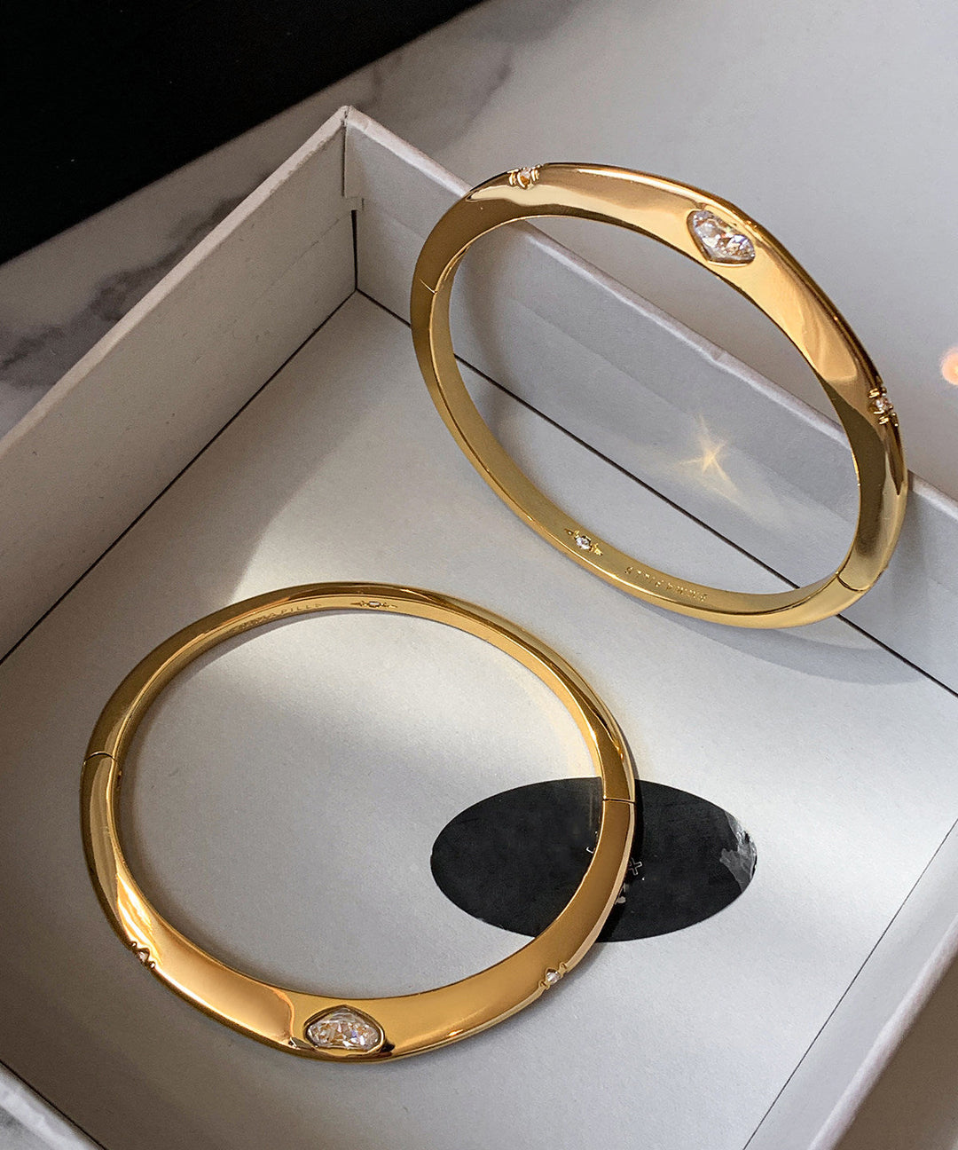 Chic Golden Zircon Rotatable Tungsten Steel Bangle - Omychic