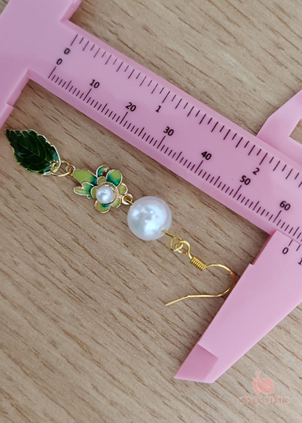 Chic Green Leaf Metal Fine Pearl Drop Earrings