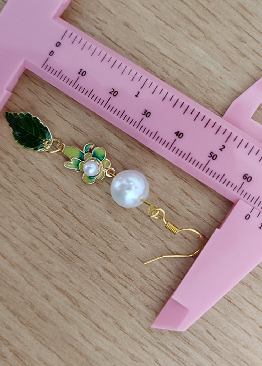 Chic Green Paintings Leaf Metal Pearl Drop Earrings - Omychic