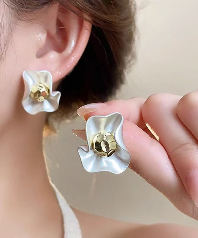 Chic White Copper Alloy Floral Stud Earrings