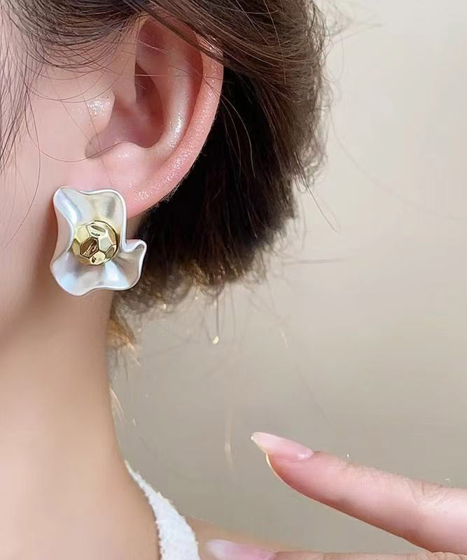 Chic White Copper Alloy Floral Stud Earrings