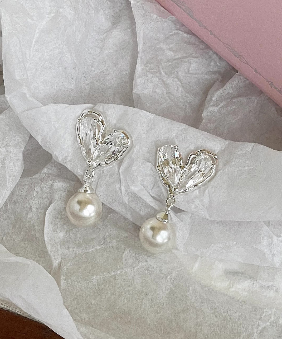 Chic White Copper Overgild Pearl Love Drop Earrings
