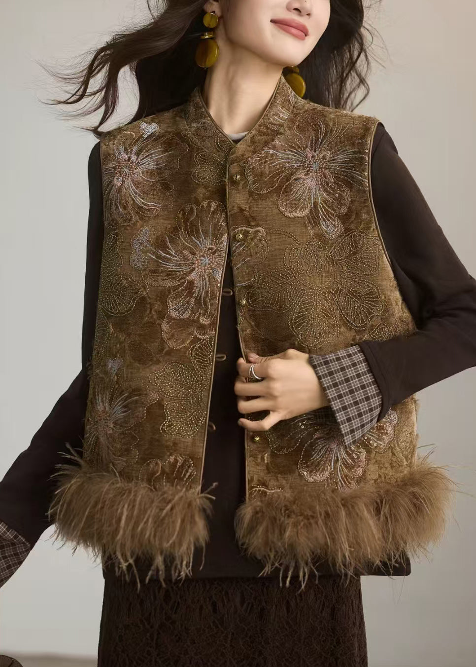 Chinese Style Brown Embroideried Fur Patchwork Cotton Vest Sleeveless