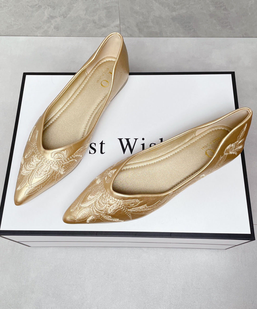 Chinese Style Retro Embroidered Gold Pointed Toe Flat Shoes